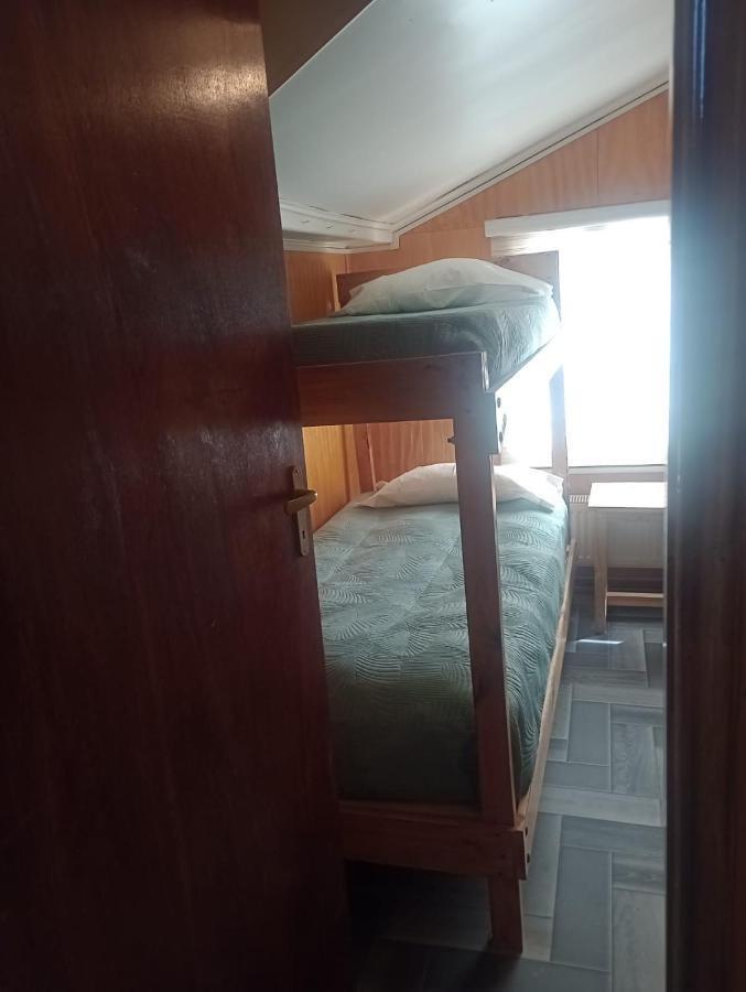 Isla Yu Backpacker Vandrarhem Puerto Natales Exteriör bild